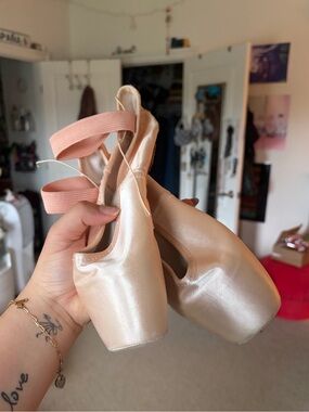 Gaynor Minden Pointe Shoes